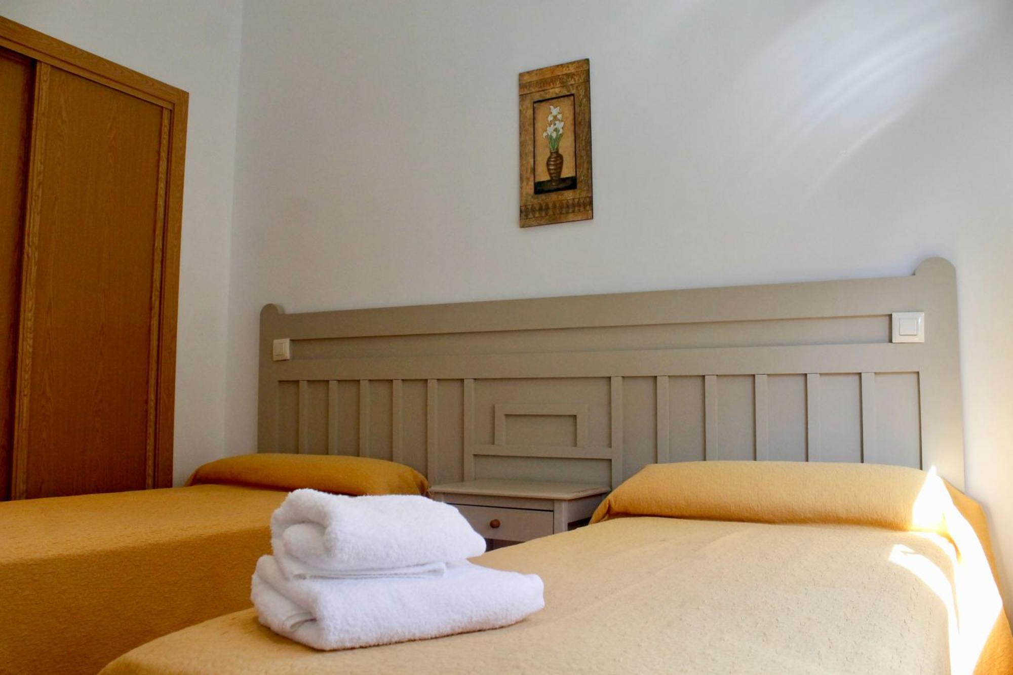 Hostal Restaurante Bustos Villarrubio Ngoại thất bức ảnh
