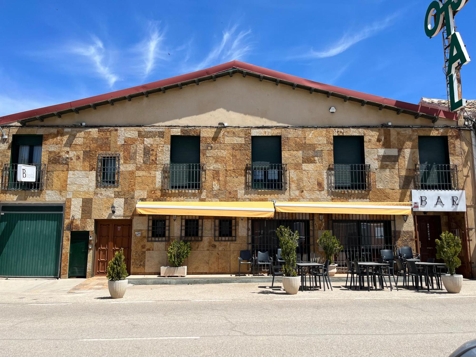 Hostal Restaurante Bustos Villarrubio Ngoại thất bức ảnh